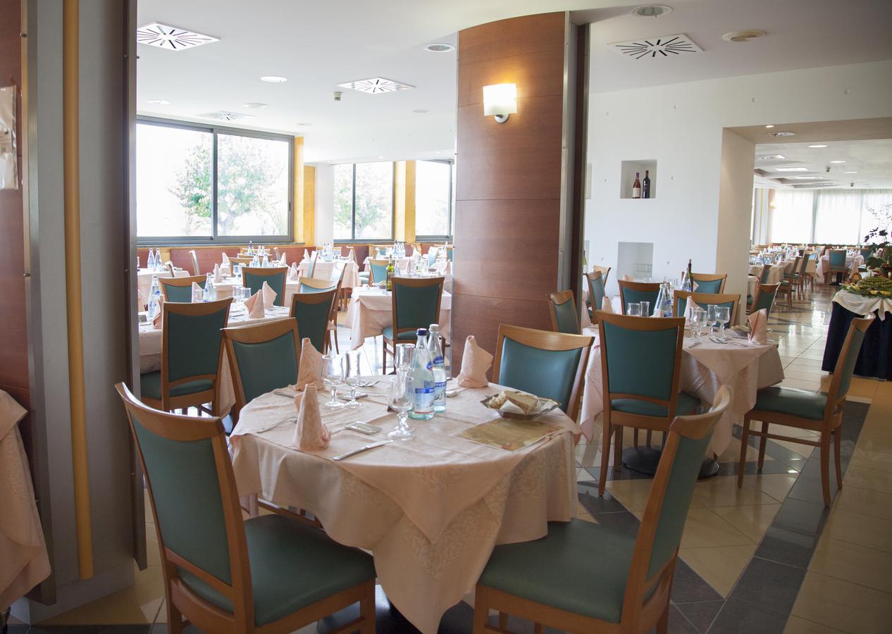 Hotel Atlas Alba Adriatica Exterior foto
