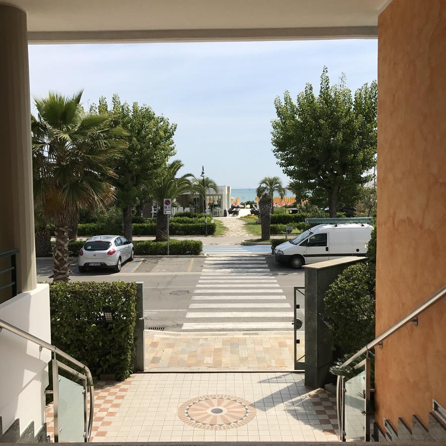 Hotel Atlas Alba Adriatica Exterior foto