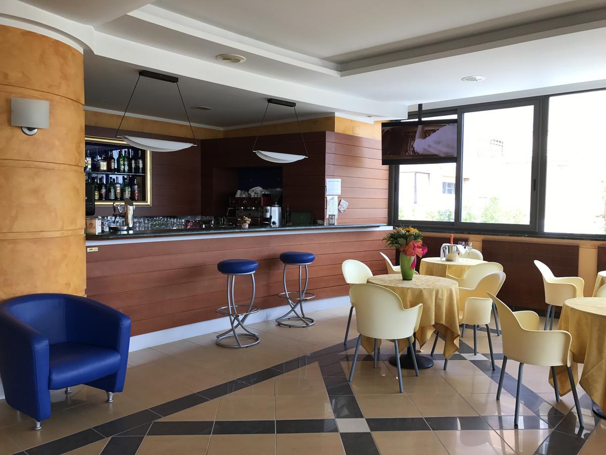 Hotel Atlas Alba Adriatica Exterior foto