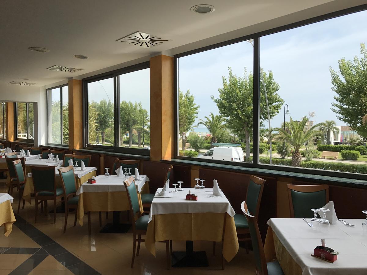 Hotel Atlas Alba Adriatica Exterior foto
