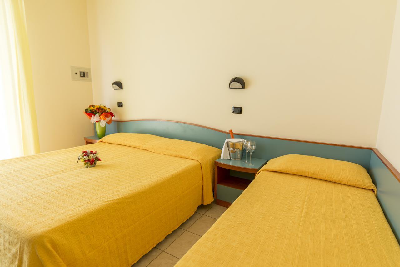 Hotel Atlas Alba Adriatica Exterior foto