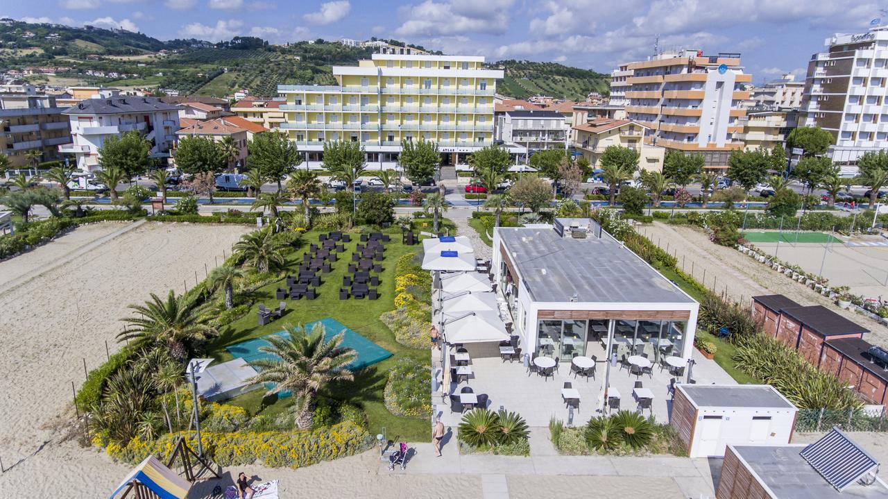 Hotel Atlas Alba Adriatica Exterior foto